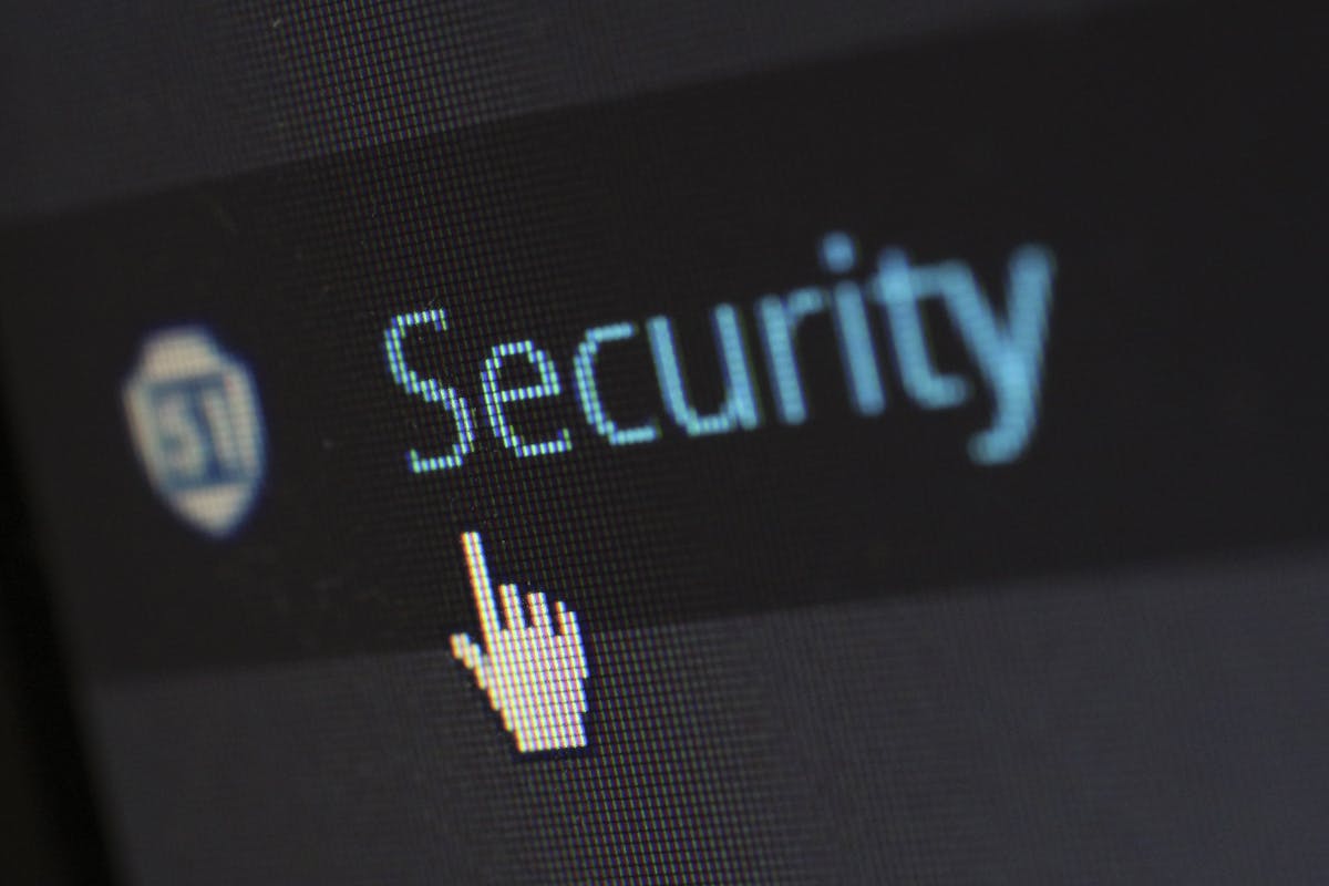 Cybersecurity und Compliance Schutzsymbol